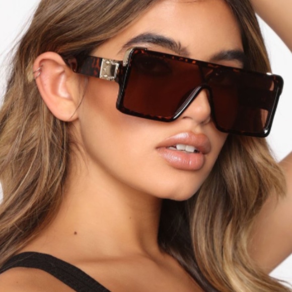 Tortoise Squared Frame Sunglasses - Picture 1 of 2